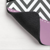 Gray Zigzag, grau Zickzack, Zigzag Muster, Lila Mousepad (Ecke)