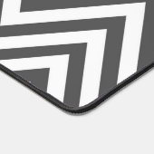 Gray Zigzag, grau Zickzack, Zigzag Muster, Lila Schreibtischunterlage (Ecke)