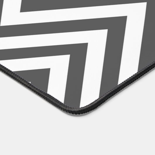 Gray Zigzag, grau Zickzack, Zigzag Muster, Lila Schreibtischunterlage (Ecke)