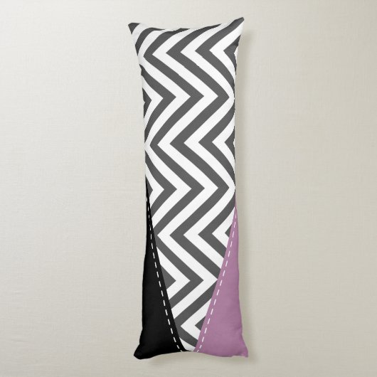 Gray Zigzag, grau Zickzack, Zigzag Muster, Lila Seitenschläferkissen (Rückseite (Vertikal))