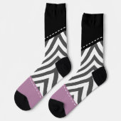 Gray Zigzag, grau Zickzack, Zigzag Muster, Lila Socken (Linkes Detail)
