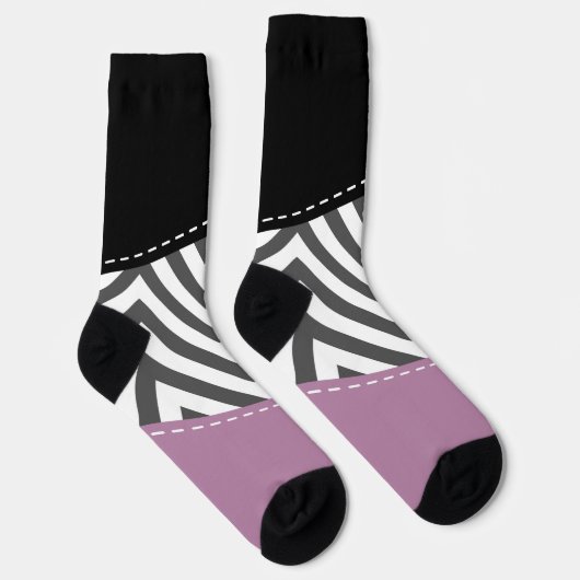 Gray Zigzag, grau Zickzack, Zigzag Muster, Lila Socken (Rechts)