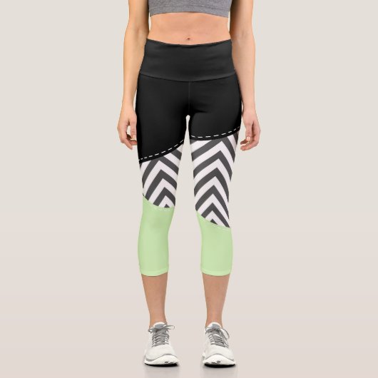 Gray Zigzag, grau Zickzack, Zigzag Muster, Minze Capri Leggings (Vorderseite)