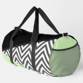 Gray Zigzag, grau Zickzack, Zigzag Muster, Minze Duffle Bag (Rechte Ecke)