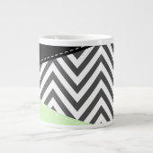 Gray Zigzag, grau Zickzack, Zigzag Muster, Minze Jumbo-Tasse (Vorderseite)