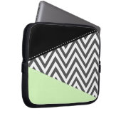 Gray Zigzag, grau Zickzack, Zigzag Muster, Minze Laptopschutzhülle (Vorne Rechts)