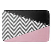 Gray Zigzag, Gray Chevron, Zigzag Pattern, Pink Badematte (Vorderseite)
