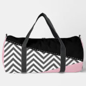 Gray Zigzag, Gray Chevron, Zigzag Pattern, Pink Duffle Bag (Vorderseite)