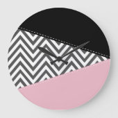 Gray Zigzag, Gray Chevron, Zigzag Pattern, Pink Große Wanduhr (Vorderseite)
