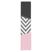 Gray Zigzag, Gray Chevron, Zigzag Pattern, Pink Kurzer Tischläufer (Vorderseite)