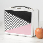 Gray Zigzag, Gray Chevron, Zigzag Pattern, Pink Metall Brotdose (Beispiel)