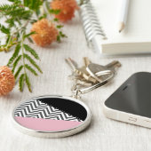 Gray Zigzag, Gray Chevron, Zigzag Pattern, Pink Schlüsselanhänger (Seite)