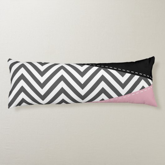 Gray Zigzag, Gray Chevron, Zigzag Pattern, Pink Seitenschläferkissen (Rückseite)