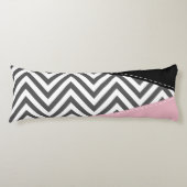 Gray Zigzag, Gray Chevron, Zigzag Pattern, Pink Seitenschläferkissen (Vorderseite)