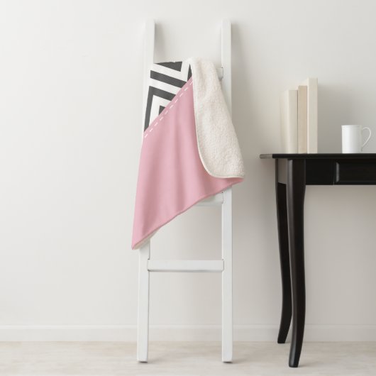 Gray Zigzag, Gray Chevron, Zigzag Pattern, Pink Sherpadecke (Beispiel)
