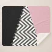 Gray Zigzag, Gray Chevron, Zigzag Pattern, Pink Sherpadecke (Vorderseite (Horizontal))
