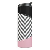 Gray Zigzag, Gray Chevron, Zigzag Pattern, Pink Thermosbecher (Nach links gedreht)