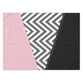 Gray Zigzag, Gray Chevron, Zigzag Pattern, Pink Tischdecke (Vorderseite (Horizontal))