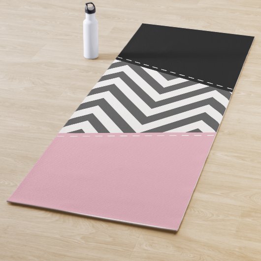 Gray Zigzag, Gray Chevron, Zigzag Pattern, Pink Yogamatte (Beispiel)