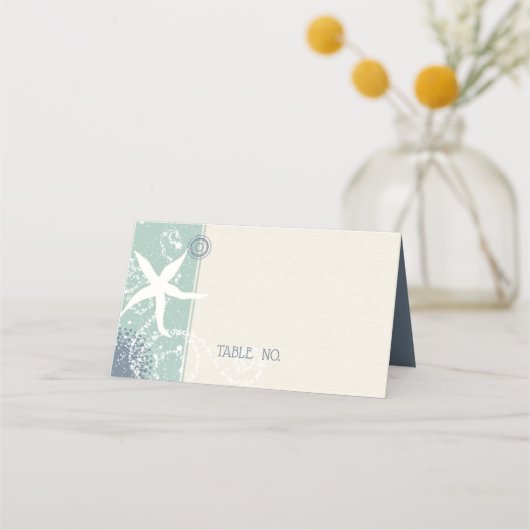 Grayed Jade Dusty Blue Beach Wedding Platzkarte (Vorderseite)