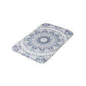 Grayish Blue Floral Mandala Badematte (Schrägansicht)