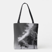 GRAYSCALE FOTO DER PERSON AUF DER STRASSE ZWISCHEN TASCHE (Rückseite)