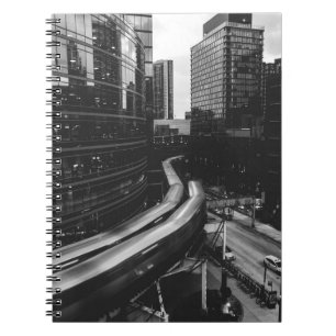 GRAYSCALE FOTO DER STADT NOTIZBLOCK