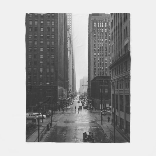 GRAYSCALE FOTO DER STADTSTRASSE FLEECEDECKE (Vorderseite)