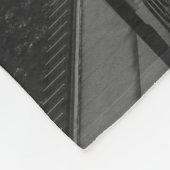 GRAYSCALE FOTO DER STADTSTRASSE FLEECEDECKE (Ecke)