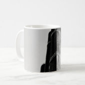 GRAYSCALE FOTO HOCHRANGIGES GEBÄUDE KAFFEETASSE (Vorderseite Links)