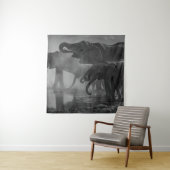 GRAYSCALE FOTO VON ELEFANTEN TRINKWASSER WANDTEPPICH (Beispiel)