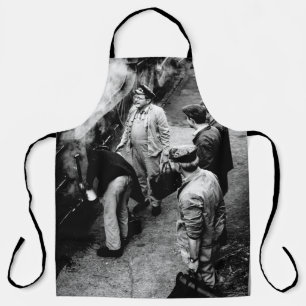 GRAYSCALE FOTO VON MÄNNERN STEHEND NEBEN 60163 TRA SCHÜRZE