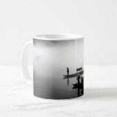 GRAYSCALE FOTO VON ZWEI ROW BOOTEN KAFFEETASSE (Vorderseite Links)