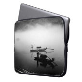 GRAYSCALE FOTO VON ZWEI ROW BOOTEN LAPTOPSCHUTZHÜLLE (Vorderseite Links)