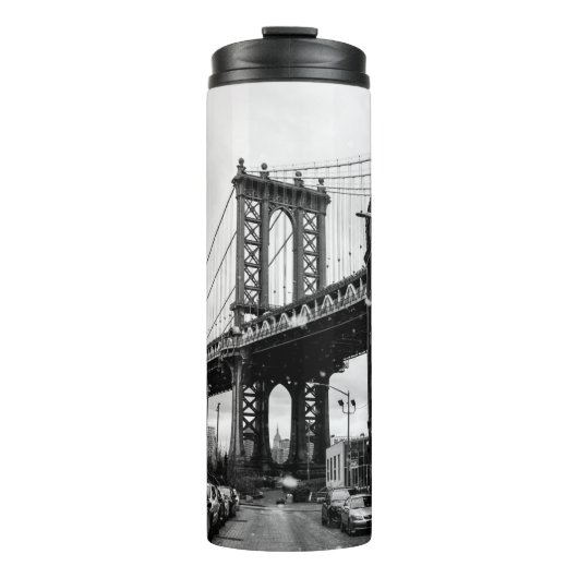 GRAYSCALE FOTOGRAFIE DER BROOKLYN-BRÜCKE THERMOSBECHER (Vorderseite)