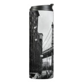 GRAYSCALE FOTOGRAFIE DER BROOKLYN-BRÜCKE THERMOSBECHER (Nach links gedreht)