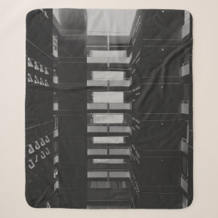 GRAYSCALE FOTOGRAFIE DER NETZWERKKABINETTE SHERPADECKE