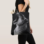 GRAYSCALE FOTOGRAFIE DER YAWNING LIONESS TASCHE (Von Nahem)