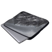 GRAYSCALE FOTOGRAFIE DES BERGES LAPTOPSCHUTZHÜLLE (Vorne Knopf)