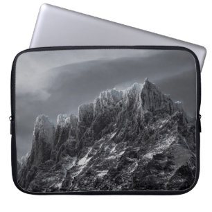 GRAYSCALE FOTOGRAFIE DES BERGES LAPTOPSCHUTZHÜLLE