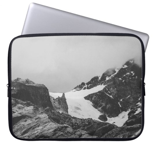 GRAYSCALE FOTOGRAFIE DES SCHNEEBERGES LAPTOPSCHUTZHÜLLE (Vorderseite)