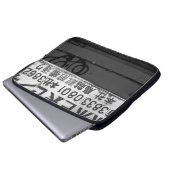 GRAYSCALE FOTOGRAFIE DES STORENSIGN LAPTOPSCHUTZHÜLLE (Vorne Knopf)