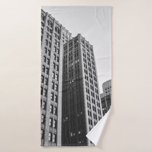 GRAYSCALE-FOTOGRAFIE MIT NIEDRIGEM WINKEL BADEHANDTUCH (Badehandtuch)
