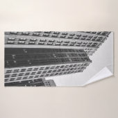 GRAYSCALE-FOTOGRAFIE MIT NIEDRIGEM WINKEL BADEHANDTUCH (Badehandtuch)