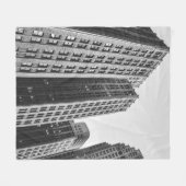 GRAYSCALE-FOTOGRAFIE MIT NIEDRIGEM WINKEL FLEECEDECKE (Vorderseite (Horizontal))