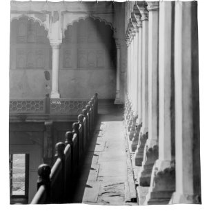 GRAYSCALE FOTOGRAFIE VON CORRIDOR DUSCHVORHANG