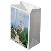 Great Blue Heron Mittlere Geschenktüte (Rückseite Schrägansicht)