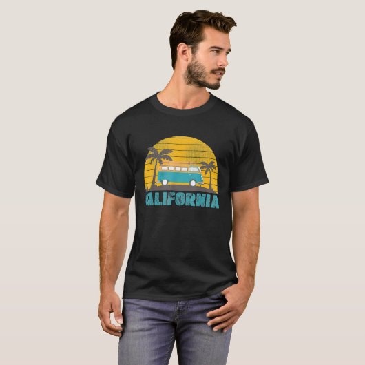 Great California Retro Surf Van Coast Driving Fami T-Shirt (Vorne ganz)