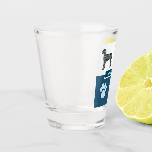Great Dane Dog Silhouette & Paw Y&B Grid Schnapsglas (Links)
