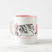 Great Dane Holds Heart Harlequin UC Zweifarbige Tasse (Vorderseite Links)